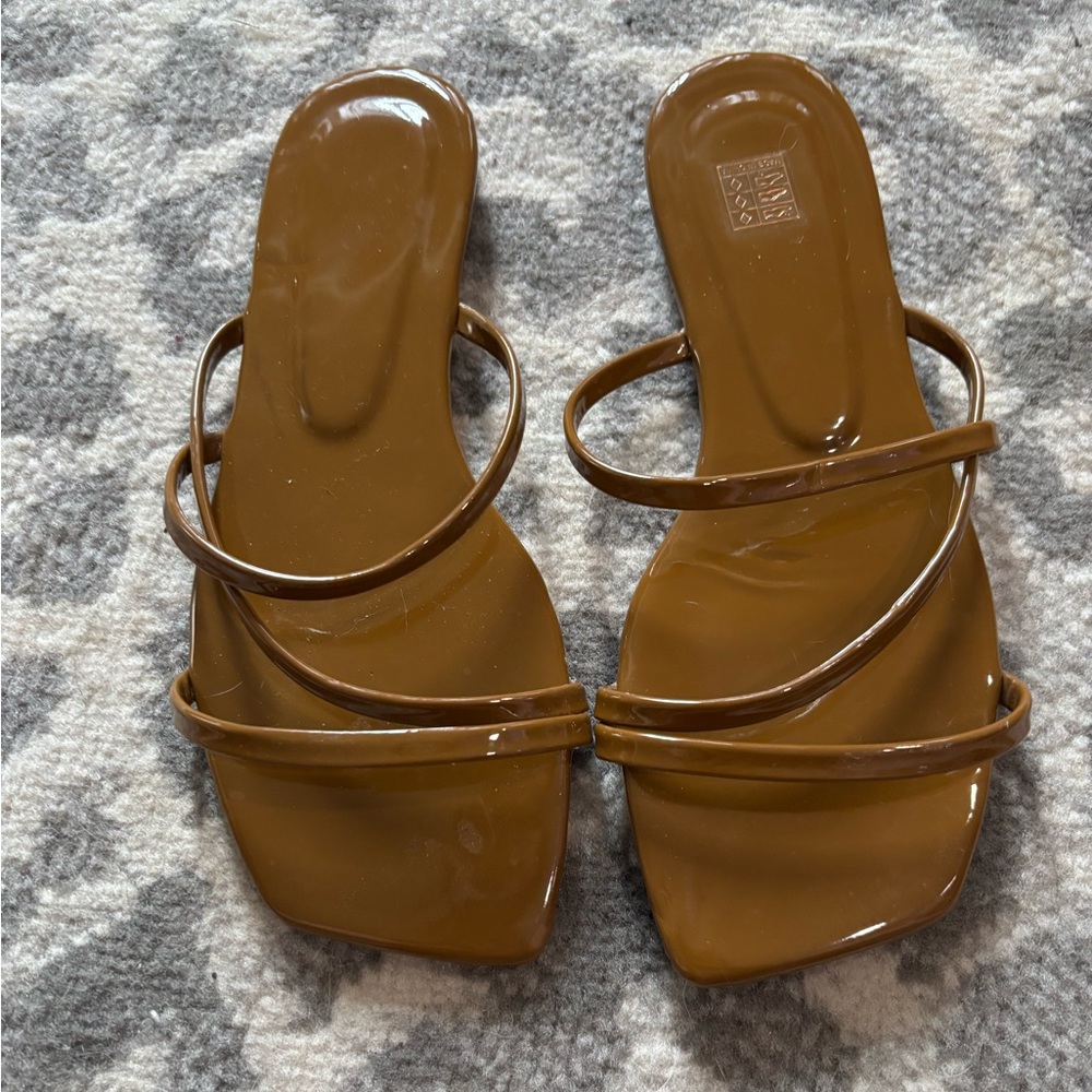 ⭐️Shiny Patent Leather Brown Strappy Sandals 7